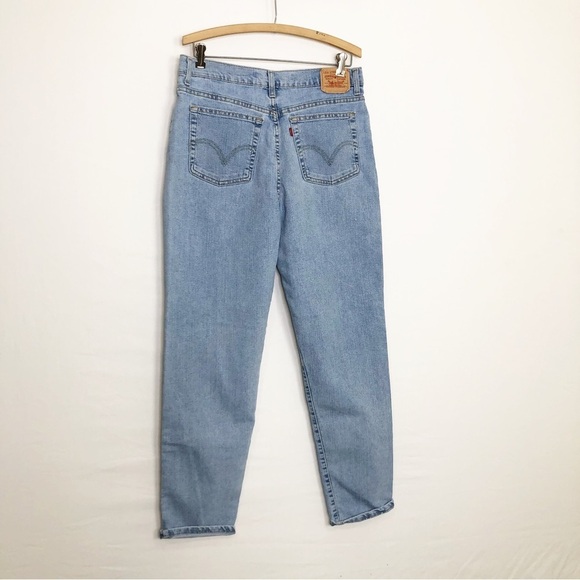 Levi’s 512 classic slim tapered, high rise, light wash jeans. - Picture 7 of 12